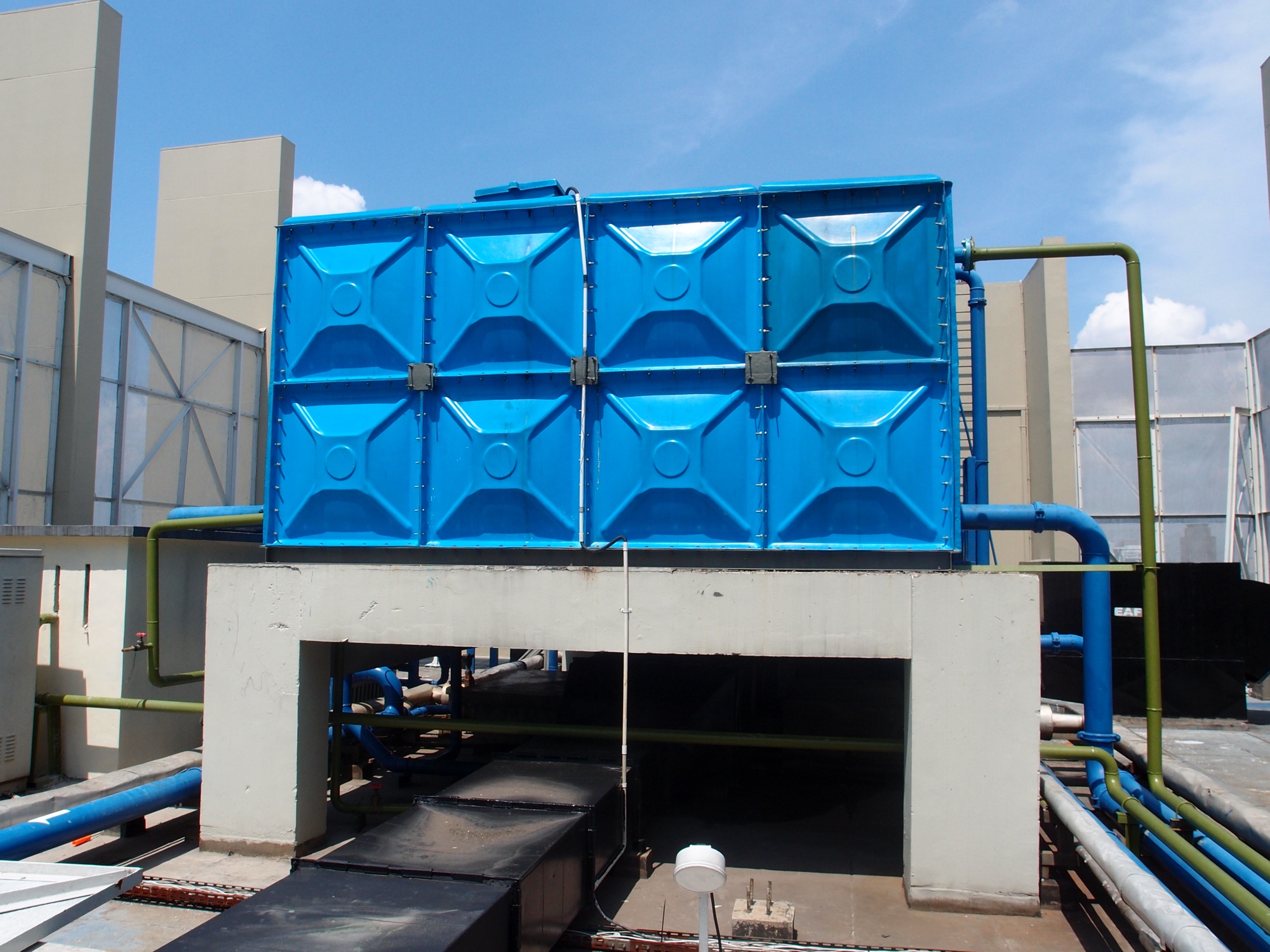 Sectional water tank
